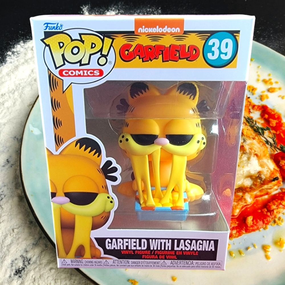 Garfield with lasagna funko # 39 (nib) with pop protector